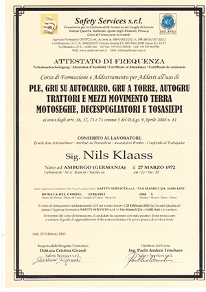 http://www.nkservice.eu/wp-content/uploads/2016/09/ADDETTO-A-PLE-GRU-SU-AUTOCARRO-GRU-A-TORRE-AUTOGRU-TRATTORI-2013-01.jpg
